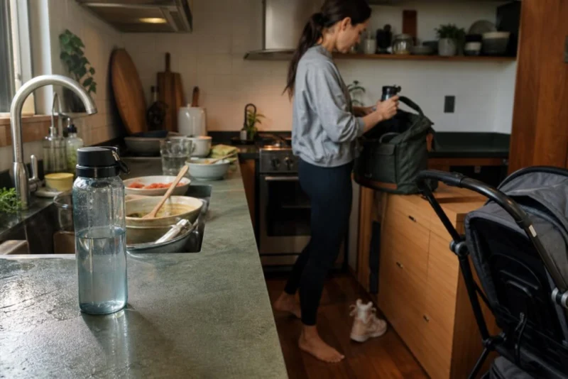 A Simple Departure Cue for Your Water Bottle